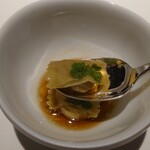 レフェルヴェソンス - 鴨のコンソメ 春キャベツ 春のハーブとコダカのラビオリ