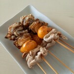 なまっているおじさんの店 ジャンボやきとり幸成 - もつ 1本140円