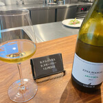 IZA - ペアリング⑤  イタリアの白。少し渋みがあります。