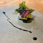 IZA - 2.赤エビ　トレビスやフォアグラにアップルマンゴー。魚介にフルーツが見事に合います。