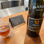 IZA - ペアリング③  マディラ(ブランデーを添加した酒精強化ワイン)をホットで。紹興酒の様な味わい。