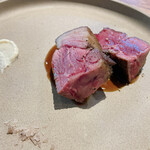 IZA - 11.CARNE  イノシシの肩ロースは癖が少なく多少噛みごたえがあり美味しいです。西洋わさびだけでなく、燻製塩が良い。