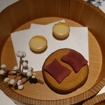 レフェルヴェソンス - ローズマリーのシュー 林檎、苺 求肥 ミント