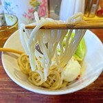 シゲジン - 麺は太麺ストレート