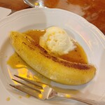 ALBERT'S British Dining Hotel Wellies Karuizawa - Flambéed bananas right in front of me, with a crispy and sweet caramelization that was delicious!