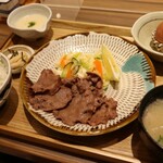 うまや - 牛たん少なめ定食(1530円)