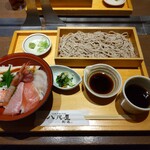 八兆屋駅の蔵 - 海鮮丼とせいろそばの膳