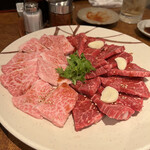 焼肉 京城園 - 左上バラ、右上ロース