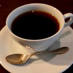 レ・クルール - ドリンクはコ－ヒ―か紅茶の選択。コ―ヒ―選択　やや苦味が強いスタイル