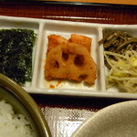 てつ - 韓国海苔、大根と蓮根のキムチ、ゼンマイとモヤシのナムル♪