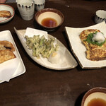 이자카야・텐 - 우엉 된장 만두
                      타라의 새싹 튀김
                      한펜이 들어간 두툼한 계란말이