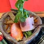 農園れすとらん木馬 - 小鉢５品の１品（ハム巻き、きんぴらごぼう、苺）