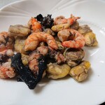 豚太郎 - 海老と空豆の炊き合わせ