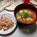 豚太郎 - お赤飯とお味噌汁