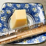 豚太郎 - お通しの玉子豆腐