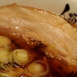 人類みな麺類 - チャーシューは豚バラ