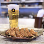 大阪王 - 焼餃子1人前と生ビール