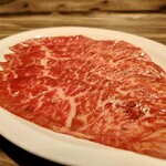 焼肉 ジャンボ - ロースは片面ずつ4秒焼で。美味しい脂がじゅわっと。