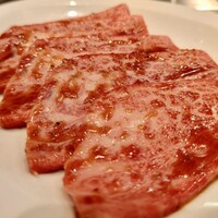 焼肉 ジャンボ はなれ - マキカルビ。カルビより上質なサシ。ふわふわで柔らかい。