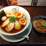 らーめん 鶏喰 - 特製 鶏の醤油らー麺 & ピリ辛 鶏そぼろご飯