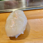 Takezushi - ジャンボ帆立は一口で食べれませんでした。