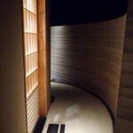 くるますし - 玄関から 入り口へ