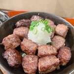 おや鶏・串焼きとレモンサワー なると - サイコロステーキ~おろしポン酢で