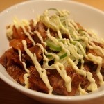 人類みな麺類 - 豚丼（250円がランチは200円に割引）