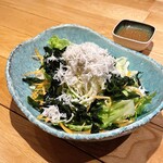 いまがわ食堂 - 三浦野菜と湘南釜揚げしらすのサラダ（680円）