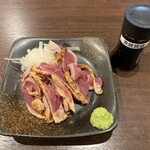 Sumibi Yakitori Iitokodori - 親鶏のタタキ、700円(税別)