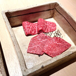 日本焼肉はせ川 - 雪降り和牛ざぶとん、雪降り和牛らんぷ