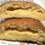 nico - クリームパンの断面