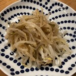 やきとりや平 - もやしと塩昆布のナムル（340円）