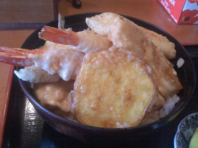 天丼屋K 海老天丼専門店【天丼こし】春限定の新作「海老と春野菜天丼」が登場