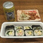 ディオ - 今夜の食事！これで298円です→開封し、サラダ巻きはカットしました (2022.05.04)