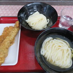 Yama Tomo - ひやあつ(小)　330円　＋　醤油うどん(小)　＋　鶏天　200円　＋　ゲソ天　200円