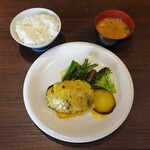 Bi on - ランチ：赤牛と黒豚のハンバーグ定食