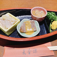 金香楼 - 前菜の盛り合わせ