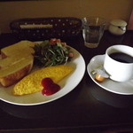 モーニング「トースト・オムレツ・サラダ・ドリンク」６５０円