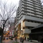 この建物の2階にあります