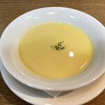 Ebi Meshiya - プレートにセットのスープ