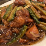 海南飯店 - 苦瓜と骨つき鶏肉の炒め物♪