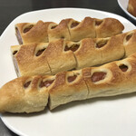 粉とクリーム - 切断されると、長〜いウインナー棒ではなくなってしまうね。はは。