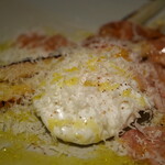 RIGOLETTO　TAPAS　LOUNGE - ホワイトアスパラと半熟卵のビスマルク