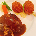 三栗 - デミグラスソースハンバーグとカニクリームコロッケ