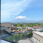 タリーズコーヒー&TEA 御殿場プレミアム・アウトレットヒルサイド店 - 窓から