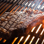 ワカヌイ グリル ダイニング バー 東京 - 料理写真:オーシャンリブアイ、骨付きはドライエイジング。ステーキカットは、42日ウェットエイジングとなります。