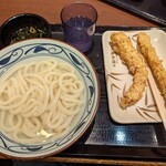 丸亀製麺 - 釜揚げうどん(大)、かしわ天といか天