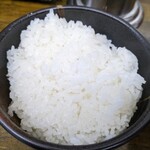 麺屋 よしすけ - 半ライス。150円なり
      千葉県産のコシヒカリ
      家で食べてて美味しいからお客さんにも！とのこと
      炊きたてってこともあり凄い美味かった