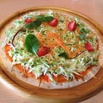 グレースフルキッチン - 人生で最も健康的なピザ。ほぼサラダ。